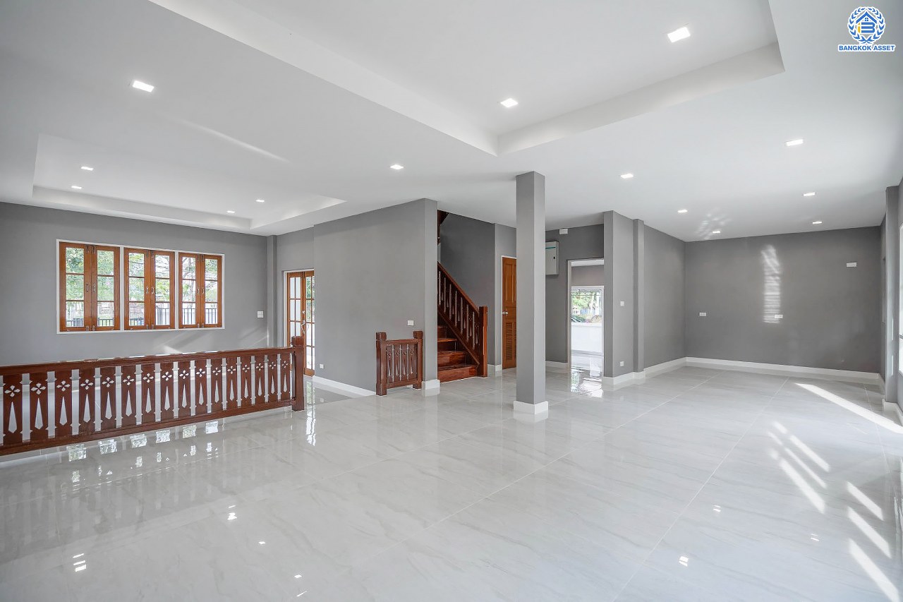 บ้านมือสองตกแต่งใหม่ โครงการ ลัดดารมย์ เพชรเกษม69 ตกแต่งหรูหราดีไซน์สุด Classic วิวสวนสาธารณะ ใกล้ส่วนกลาง บนเนื้อที่ 173.5 ตร.ว. ฟังก์ชันจัดเต็ม 4 ห้องนอน 4 ห้องน้ำ 1 ห้องอเนกประสงค์ 1 ห้องแม่บ้าน จอดรถได้ถึง 2 คัน บนทำเลศักยภาพ เชื่อมต่อหลายเส้นทาง ใกล้เดอะมอลล์บางแค จุดขึ้นทางด่วน "กาญจนาภิเษก" และรถไฟฟ้าสายสีน้ำเงิน "สถานีหลักสอง"